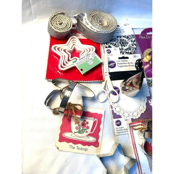 Wilton Cake Decorating Tools Accessories Lot 21+ Pieces Mixed New/Used Condition - Picture 5 of 9